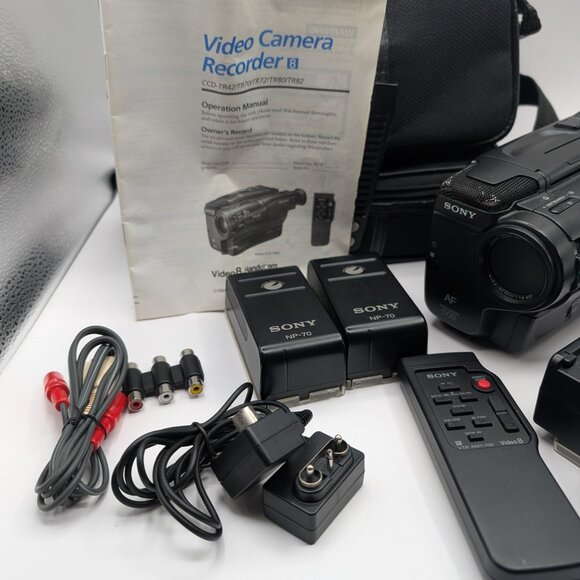 Vintage Sony Handycam Video 8 CCD-TR82 Camcorder w/ Accessories - TESTED - Picture 2 of 6